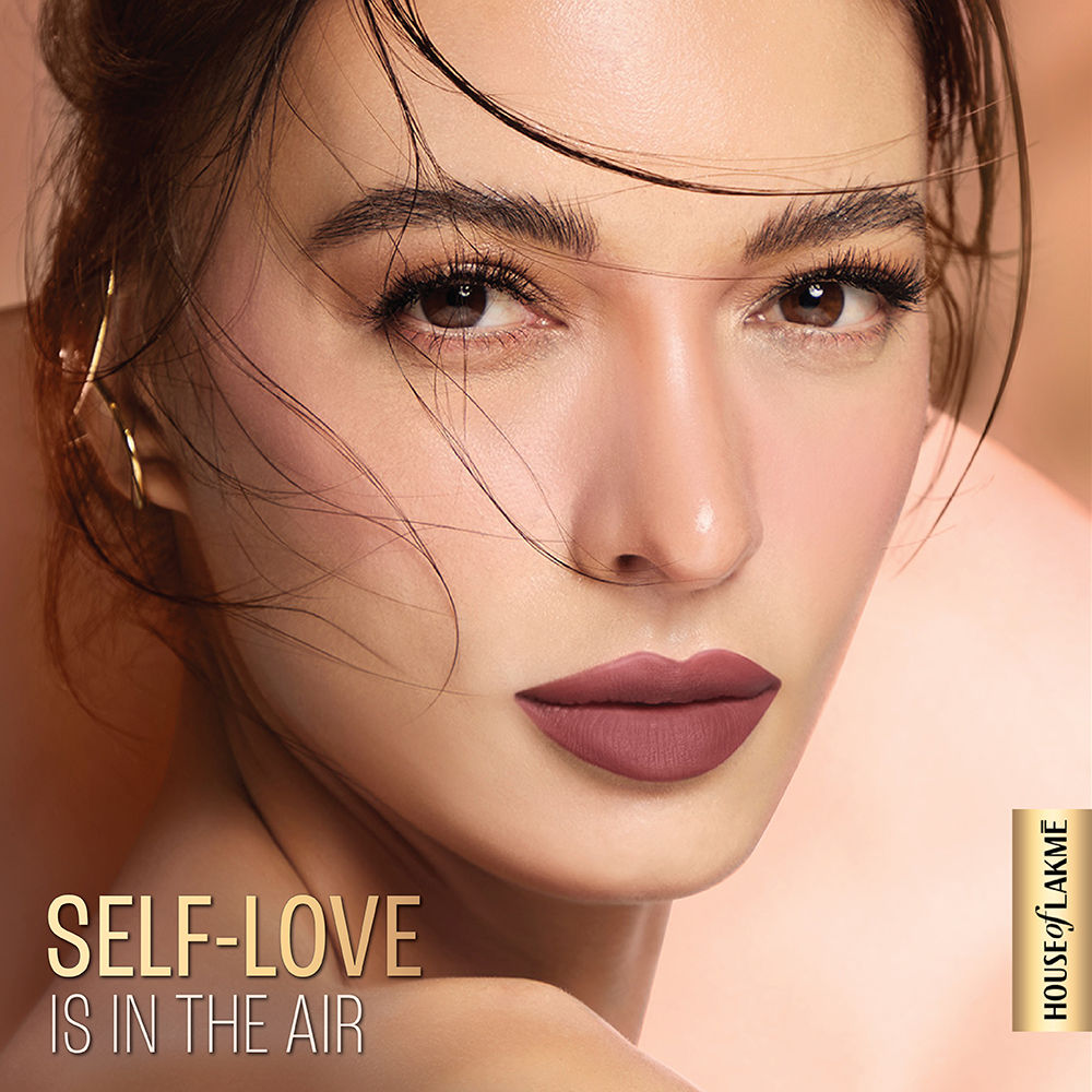 Lakme Xtraordin-Airy Velvet Matte Lip Mousse - Rebound Red 4.6g